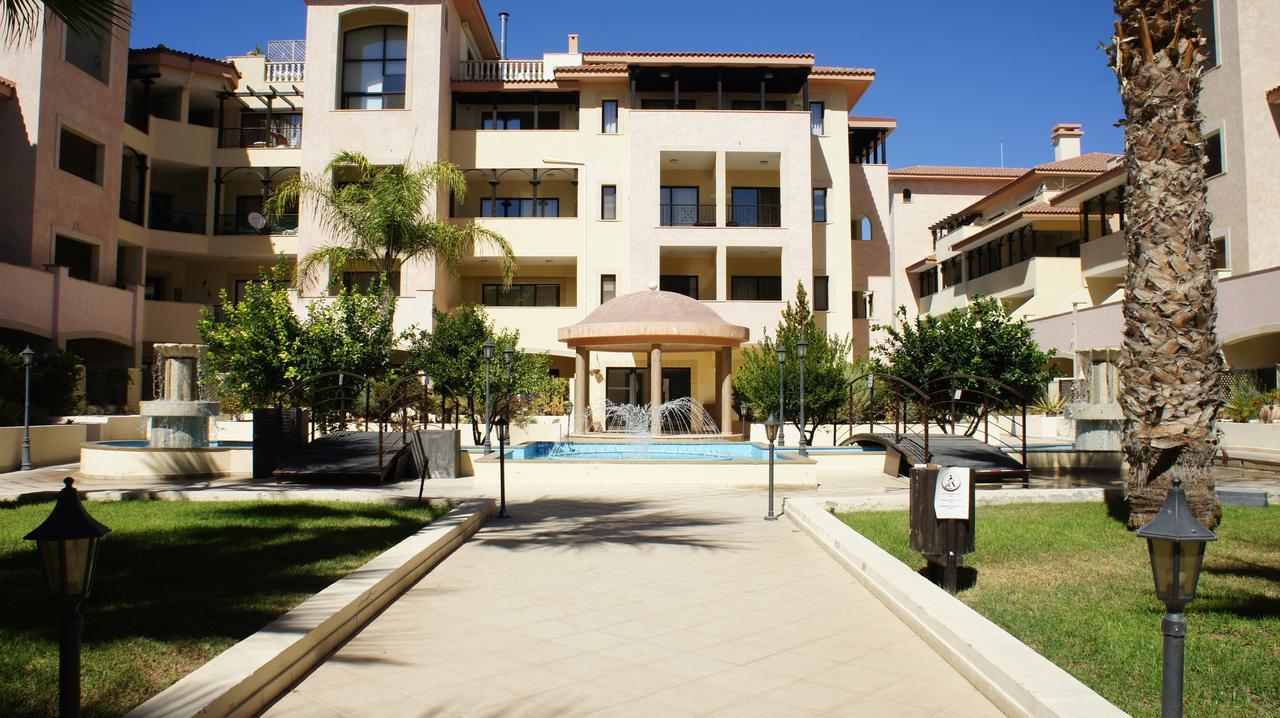 Townhouse Queens Gardens Pafos Quarto foto